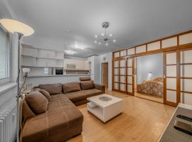 HUGE APARTMENT next to train station close to the city center，位于Star&eacute; Mesto的自助式住宿