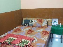 Hotel O Aadi Hotel & Family Restaurant，位于Charkhi Dādri的酒店