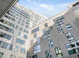 Topaasi - Nokia Arena Apartments above the skies by Come in!，位于坦佩雷的酒店