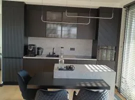 Black Bella Apartament Kielce, Widok na Telegraf, Garaż, Klimatyzacja, Lustra w sypialni