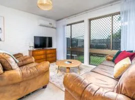 Spacious 2-Bed Unit with Garden in Mawson - Hosted by Canstay