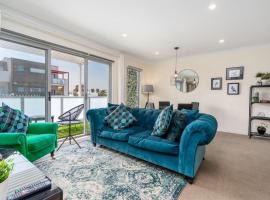 Cosy 2BR Close to Light Rail - Hosted by Canstay，位于Harrison的酒店