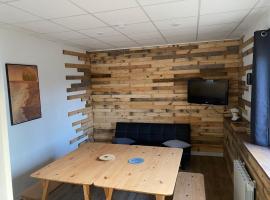 Les gîtes de la perle de Vouglans Le lynx D，位于Cernon的酒店