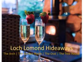 Loch Lomond Hideaways- Luxury Cabins with Jacuzzis，位于德里门的酒店