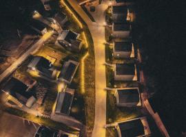 Moon Village Comarnic，位于锡纳亚的酒店