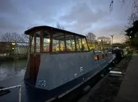 London Dutch Barge - Sleeps 3 & Cosy Fireplace