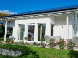 Ferienhaus Mit Erker Auf Großem Grundstück