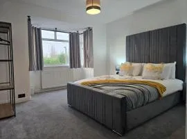 Bright & Elegant 2-Bedroom Stay in Stockport