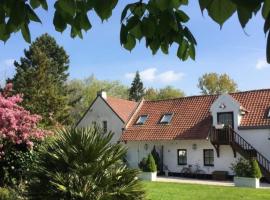 Gîte LES GRANDS ARBRES，位于Merville的酒店