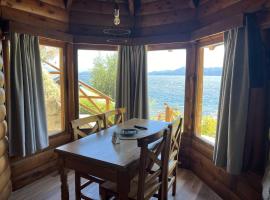 La Caleta Bungalows，位于圣卡洛斯-德巴里洛切的木屋