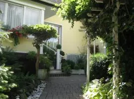Große Ferienwohnung Mit Balkon Und Garten