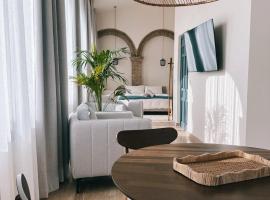 Elysium Luxury Stays & Restaurant，位于Melegis的酒店