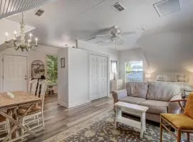 Adorable Dog Friendly Garage Apartment in the Historic District of Old Town