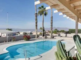 2 Mi to Lake Havasu Private Oasis with Pool and Views