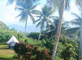 Jubilee Campsite Swim & Paint，位于Las Piedras的酒店