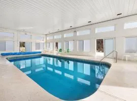 Adventure Awaits- Indoor pool & Pickle ball Court
