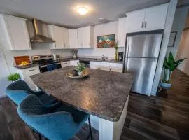 3 Bedroom Townhouse with Mountain Views, Large Deck, Garage