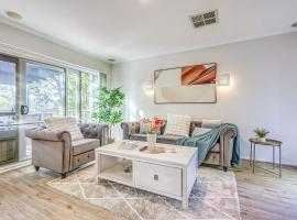 StayAU Gorgeous 5BR Pet Friendly BBQ Home Geelong，位于Leopold的酒店