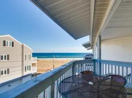 Beachfront Old Orchard Beach Condo w/ Balcony