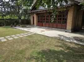 Fresia Villa & Camping，位于Beranang的酒店