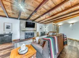 Walk to Midtown Ruidoso Modern-Rustic Cabin