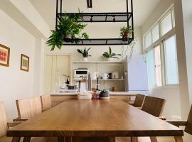 Burabura Cafe Guesthouse，位于东港的酒店