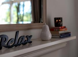 Villa Piccola Casa, Premier 2 Storey Villa, 2 Bedrooms, both with private ensuites, with third toilet on the ground floor，位于波高尔宾的Spa酒店