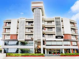 Super Townhouse Prahladnagar，位于Sarkhej的酒店