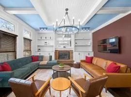 EPIC Group Stay Big Gameroom Bar Arcade Playroom