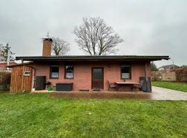 Ferienhaus "Cajo" am Malchiner See，位于Dahmen的酒店