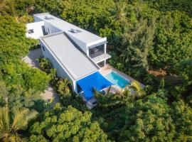 Coral Reef Villas - luxury 5 star villas each with private pool, Watamu，位于瓦塔穆的酒店