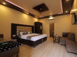 The Palms Resort By Crystona Hotels & Resorts，位于Rāiwāla的酒店