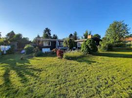 Charming Holiday Home With A Large, Lovely Garden，位于Kirke-Hyllinge的酒店