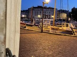 L Atelier, studio au petit port de Martigues