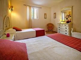 Holiday home in Malpais de Candelaria with a terrace，位于Bence的酒店