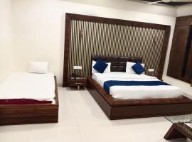 Hotel Sai Kripa Dewas，位于Dewās的酒店