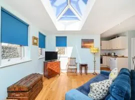 Host & Stay - Blue Bolthole on Vicarage Lane