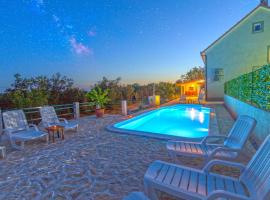 Ferienhaus In Opanci Mit Beheiztem Pool, Parkplatz，位于Lovreć的酒店