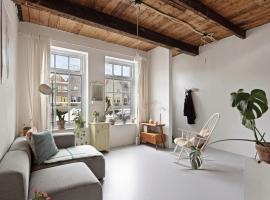 Boutique Canal house 't Jannetje - historical and cozy，位于埃丹的酒店