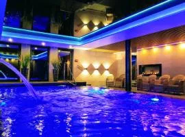 DELF INN Adults Only