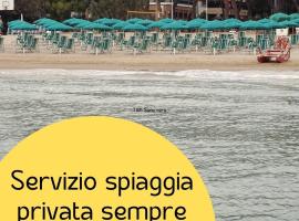 阿斯托里亚酒店，位于皮内托的酒店