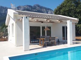 Neues Ferienhaus In Thasos Mit Großer Terrasse，位于Potamia的酒店