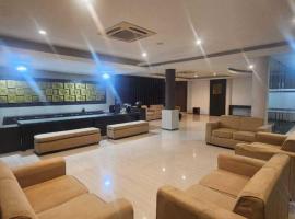 Grage Hotel Malang by TOS，位于Blimbing的酒店