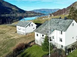 Nice Home In Åheim With House Sea View
