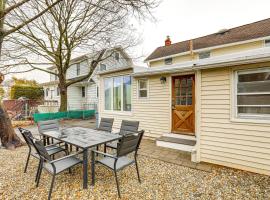 1 Mi to Bradley Beach Family-Friendly Home!，位于布拉德利比奇的酒店