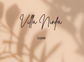 Villa Ninfa Luxe，位于阿罗纳的酒店