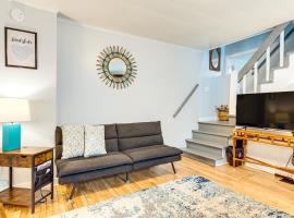 4 Mi to Lake Superior Calumet Getaway!，位于Calumet的酒店