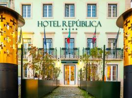 Hotel Rep&uacute;blica Boutique Hotel，位于托马尔的带停车场的酒店