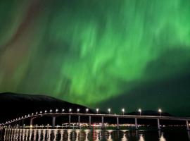 Hus med havutsikt i vakre Vesterålen - naboen til Lofoten，位于苏特兰的酒店