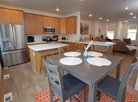Modern 3br Ski Retreat Mountain Views & Garage